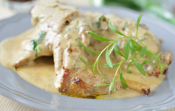 Кролик в сметанном соусе