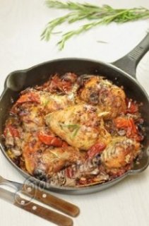 Кролик, запеченный с горчицей и вялеными помидорами